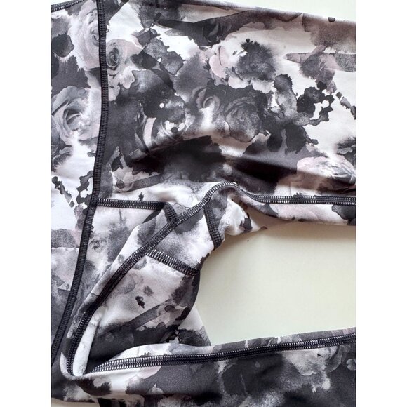 Lot of 2 LULULEMON Size 4 Wunder Under Leggings - Lace & Floral Print - Picture 11 of 16
